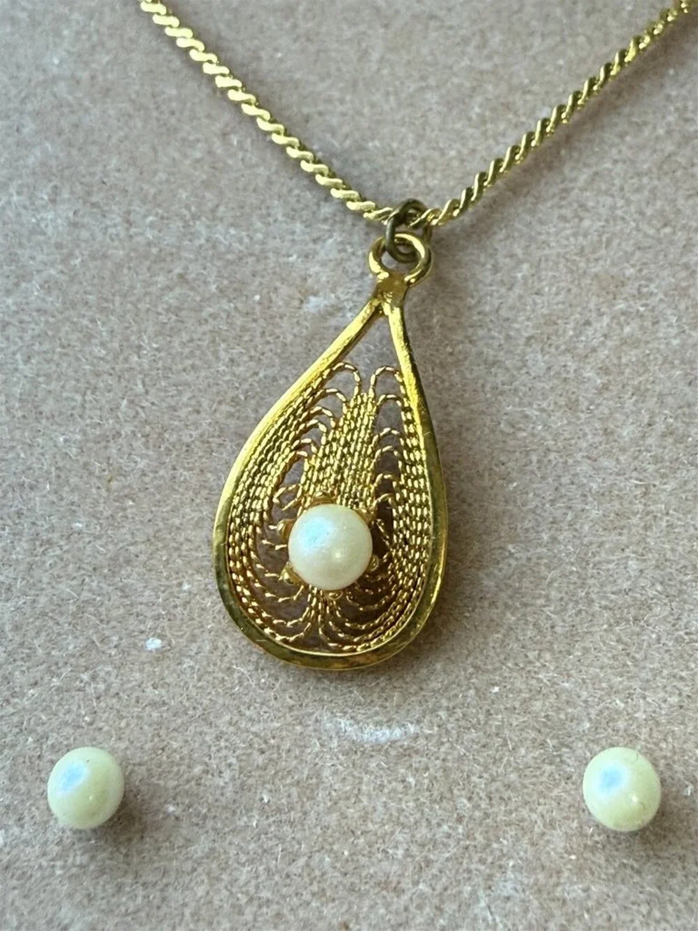 Necklace and Earring Set Teen Child Goldtone Pearl Seed Bead